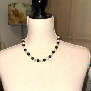 16" black and white imitation pearl necklace